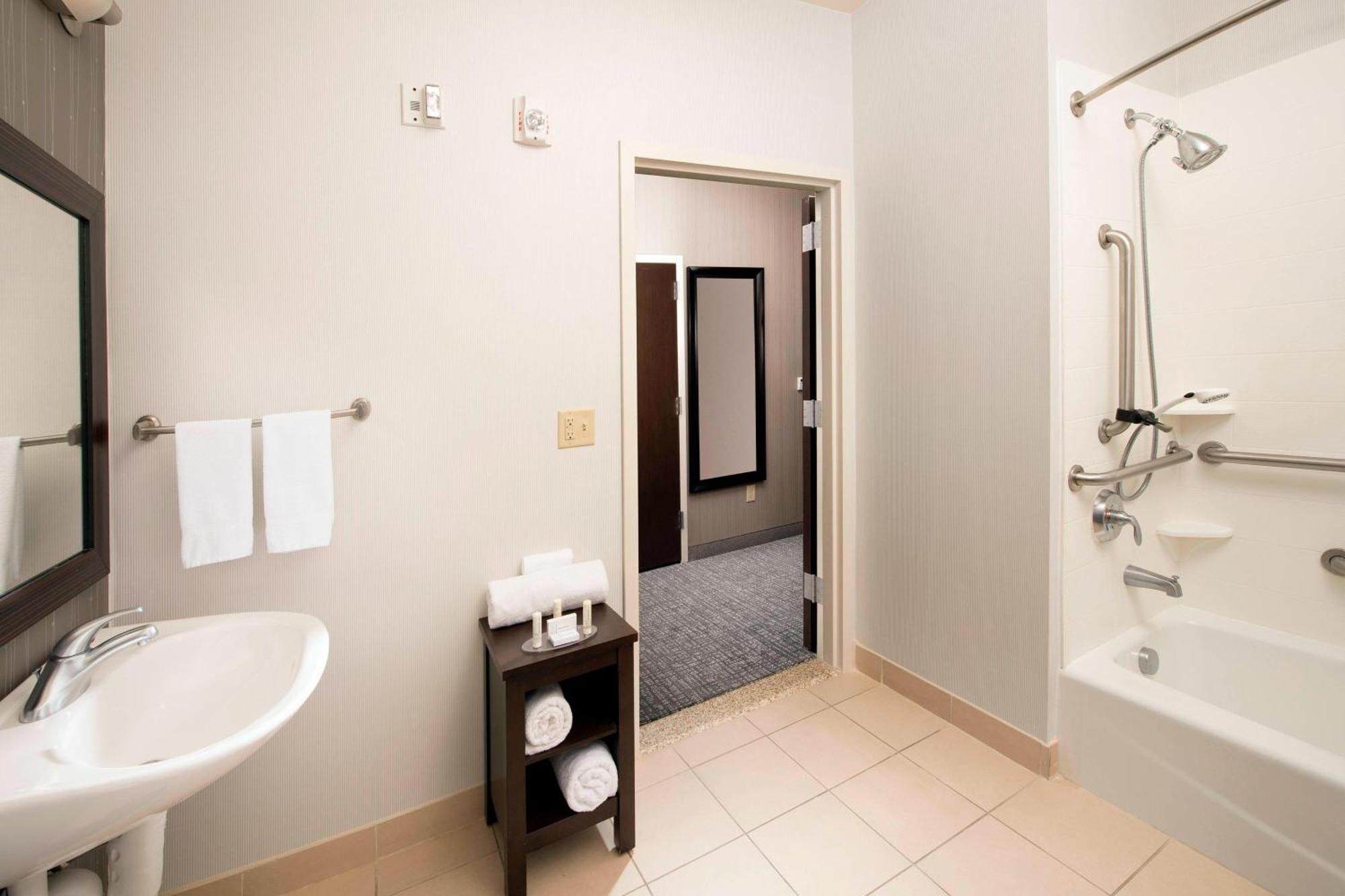 Courtyard By Marriott